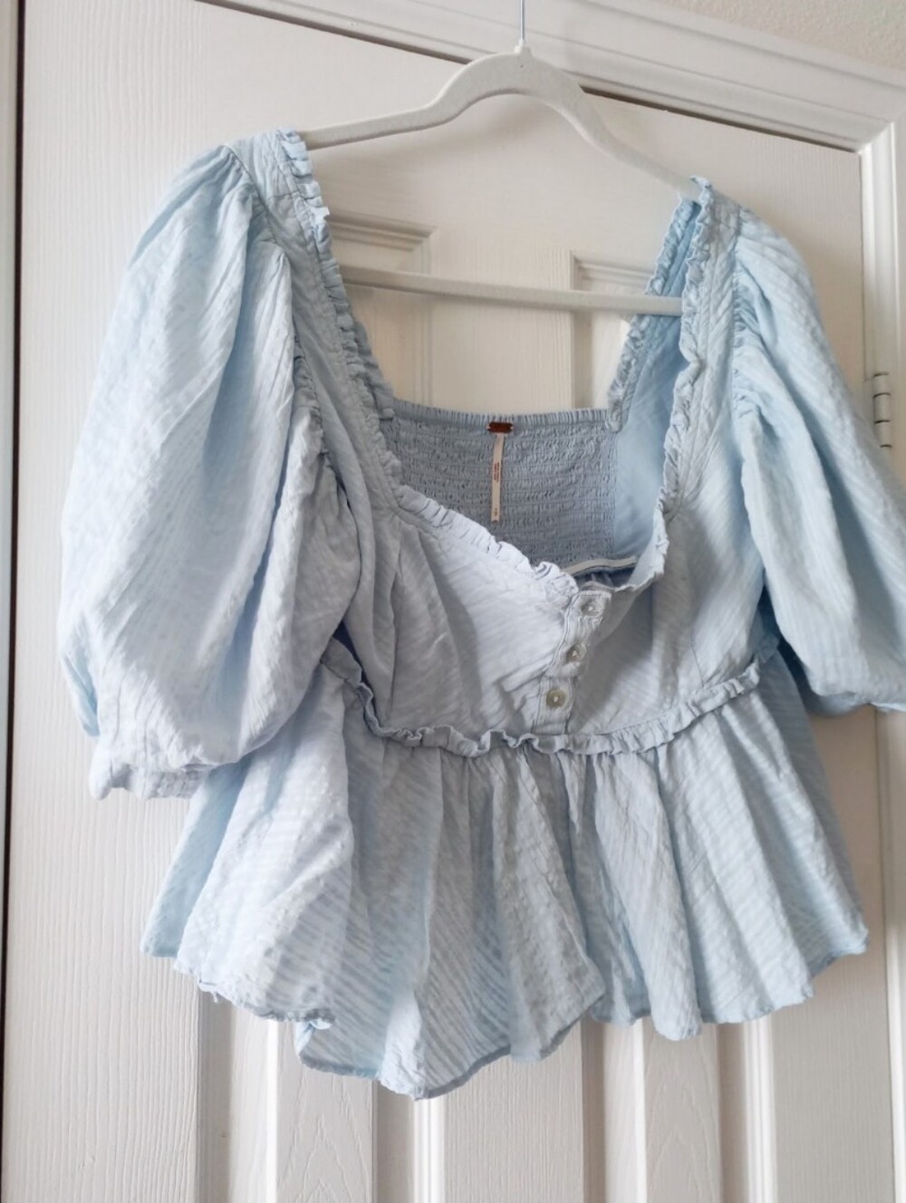 Free People light blue cotton cropped puff sleeve smocked back top - Picture 5 of 10